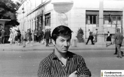 Прикрепленное изображение: Буценко Валёк - на углу Кирова и Горького.jpg